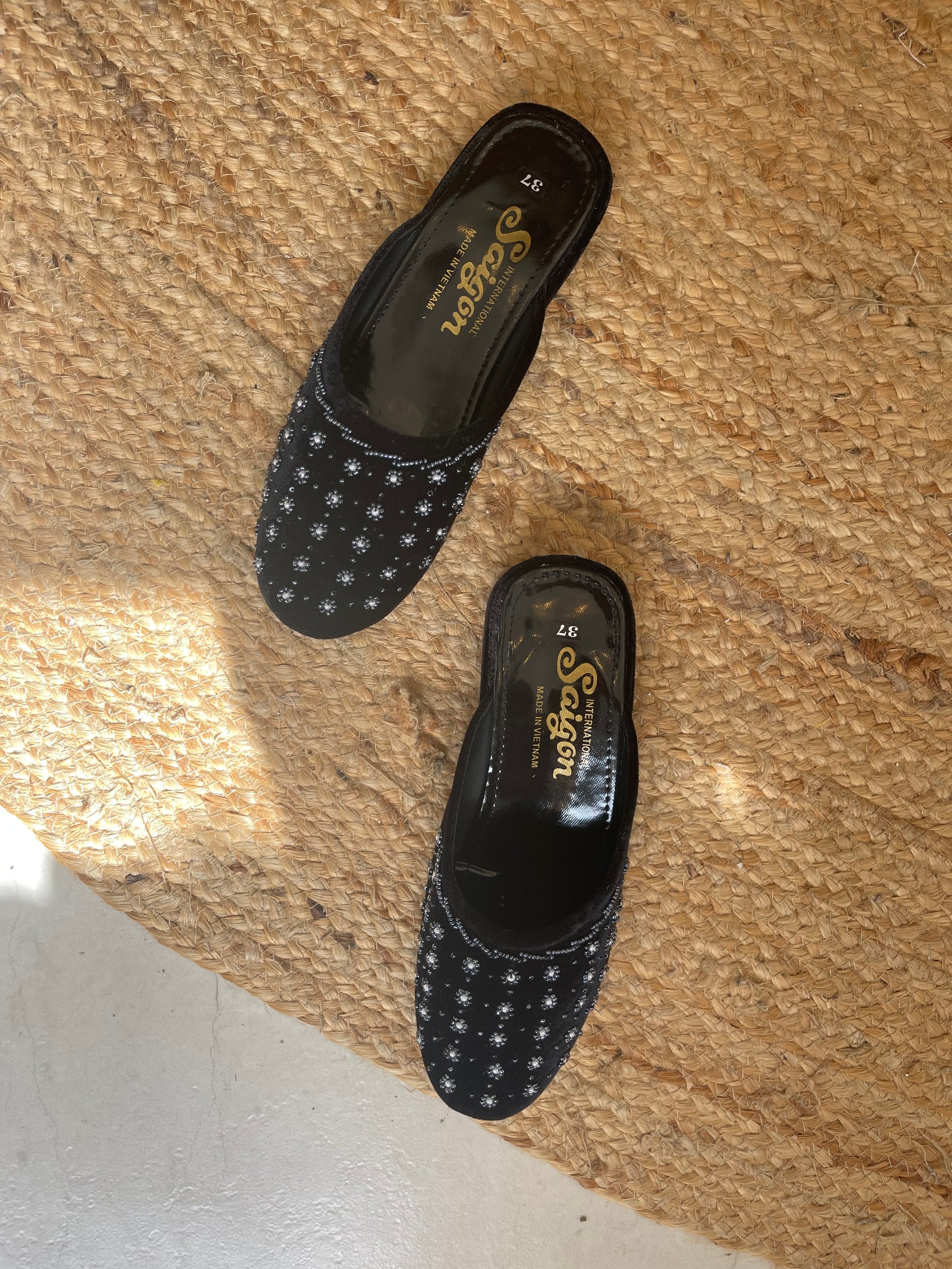 ベトナムベロアサンダル