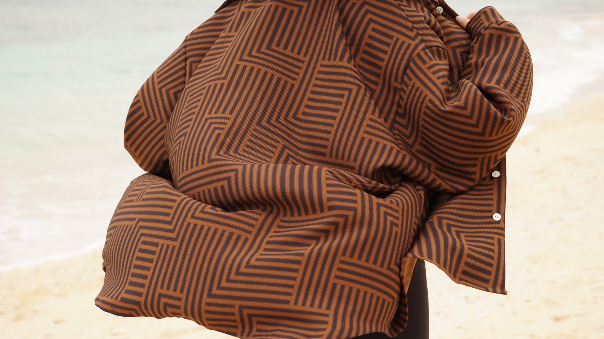 Original puff sleeve shirt.[Resortcollection]